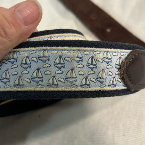 Vineyard Vines Sailboats on the Horizon Blue Canvas Brown Leather Belt Size 30 - Picture 1 of 10